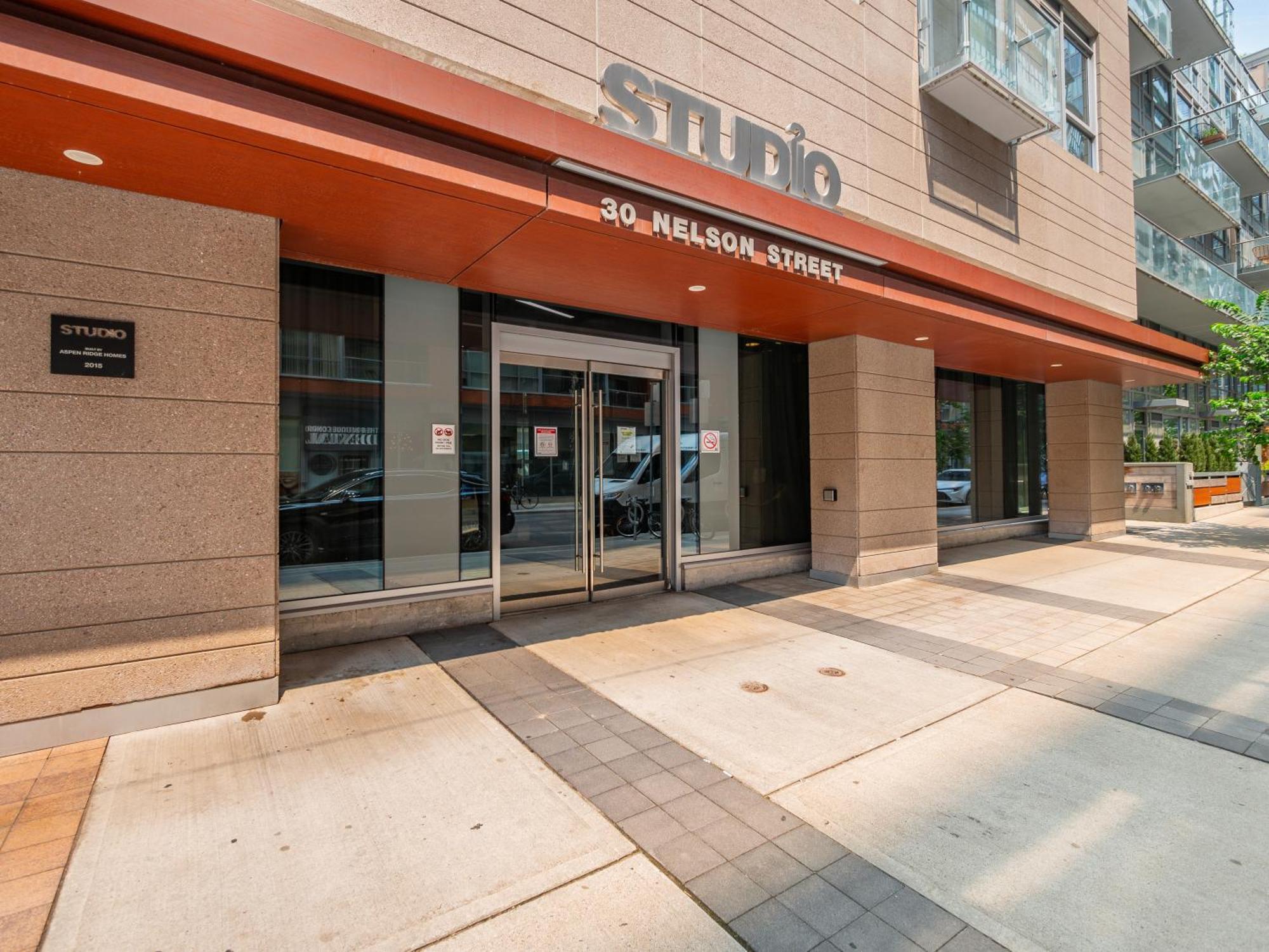 Nobu - Toronto's Entertainment District Apartment