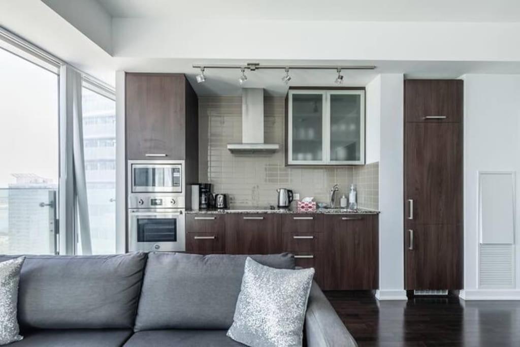 Downtown By Unionstationscotiaarena Apartment Toronto