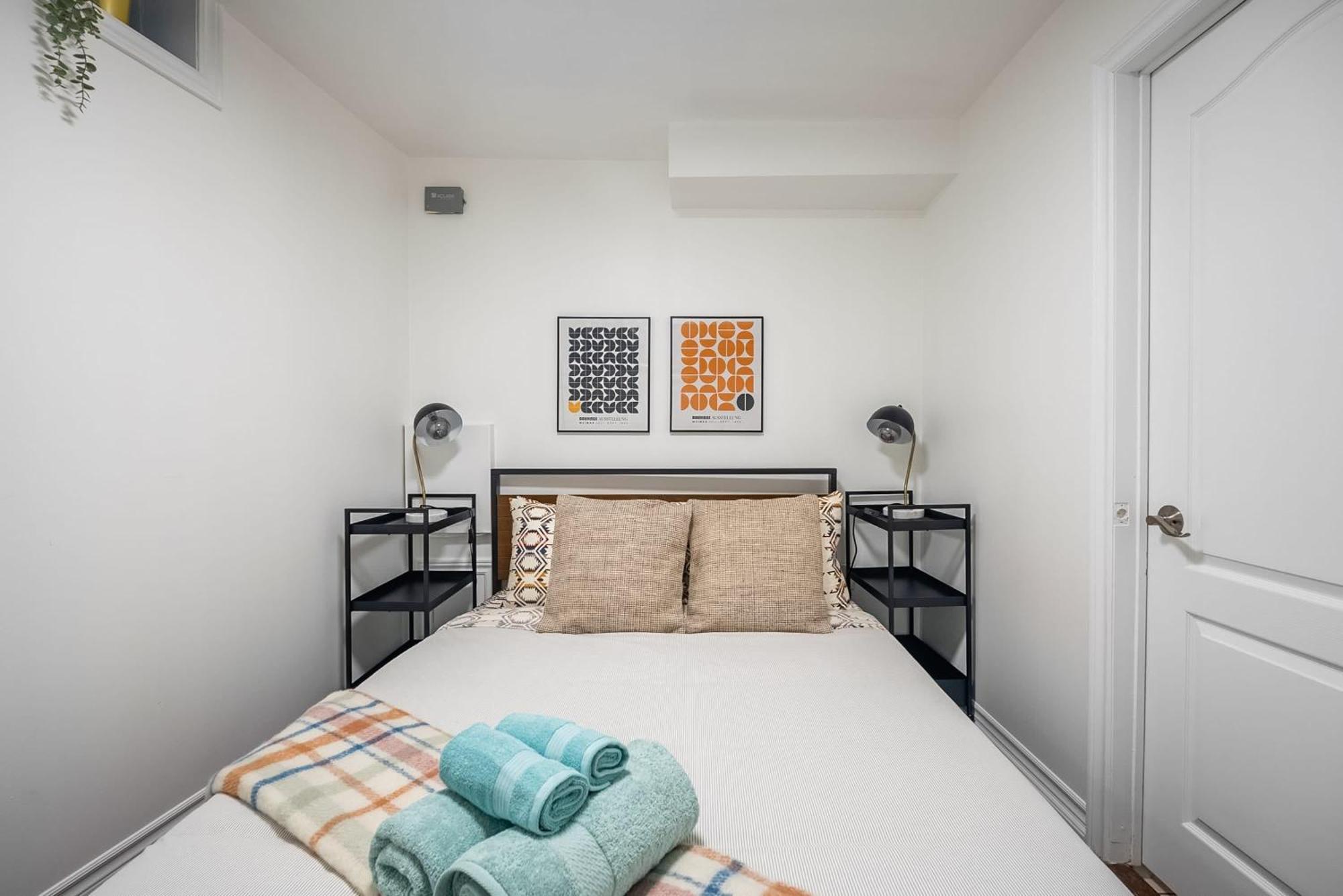 Cozy Basement With Private Patio! Apartment Toronto