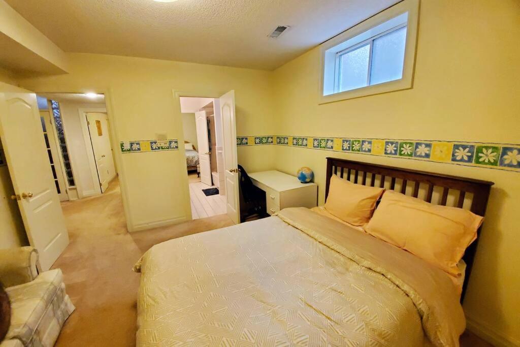 Quiet And Spacious 2 Bedroom Private Unit *