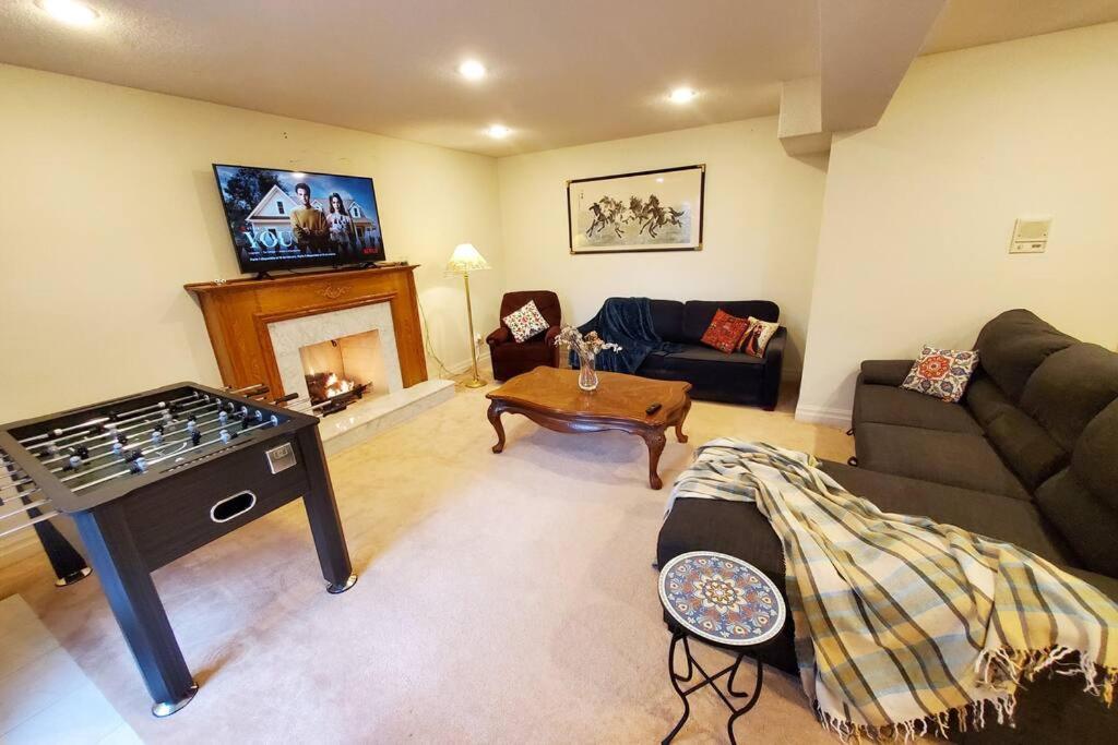Quiet And Spacious 2 Bedroom Private Unit *
