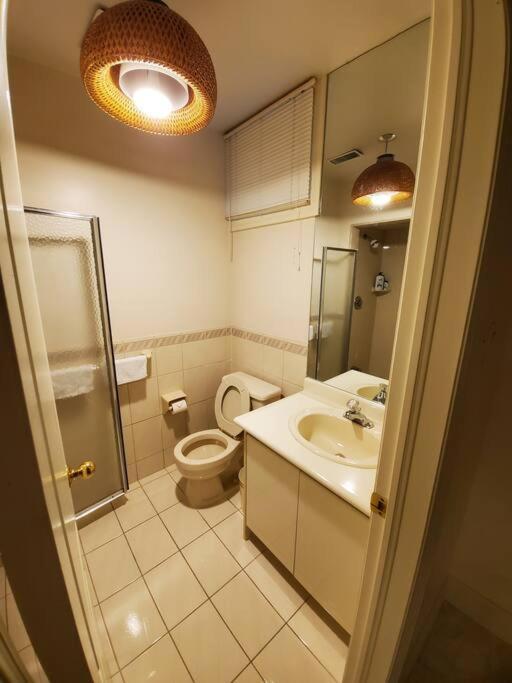 Quiet And Spacious 2 Bedroom Private Unit Apartment