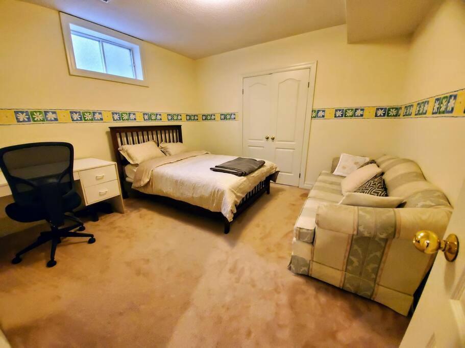 Apartment Quiet And Spacious 2 Bedroom Private Unit *