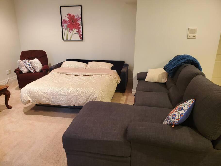 Apartment Quiet And Spacious 2 Bedroom Private Unit *