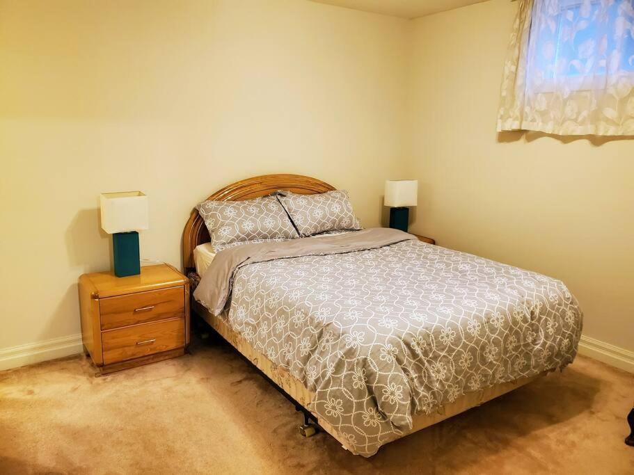 Quiet And Spacious 2 Bedroom Private Unit *