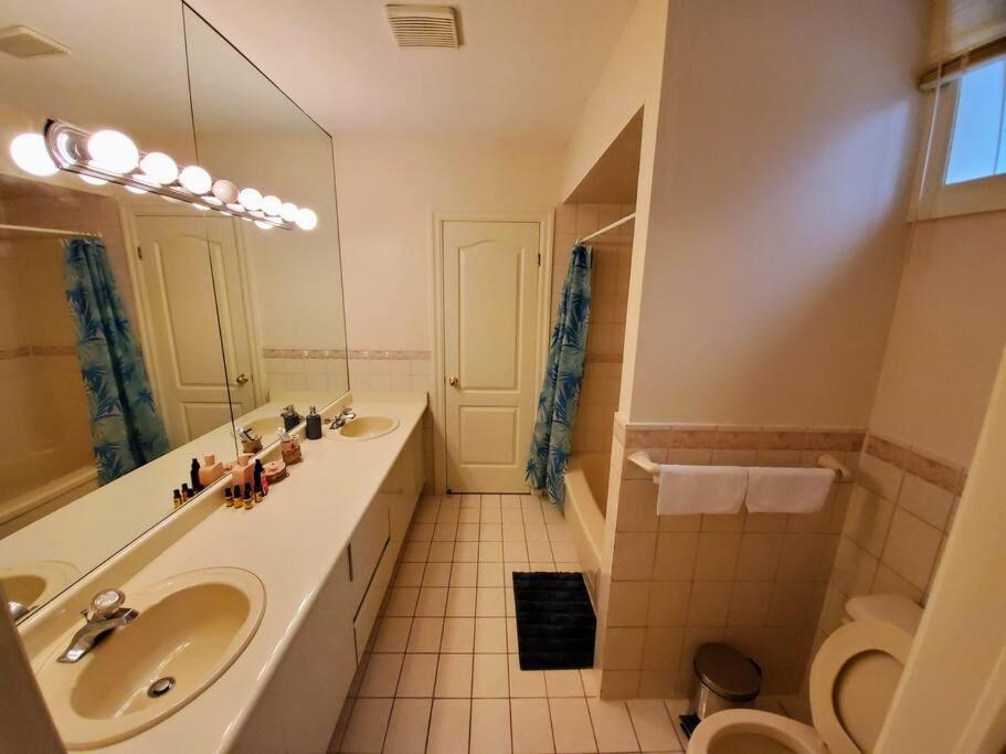 Quiet And Spacious 2 Bedroom Private Unit * Toronto