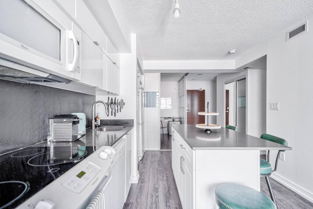 Apartment Designer 2br Downtown Condo, Rogers Center Toronto
