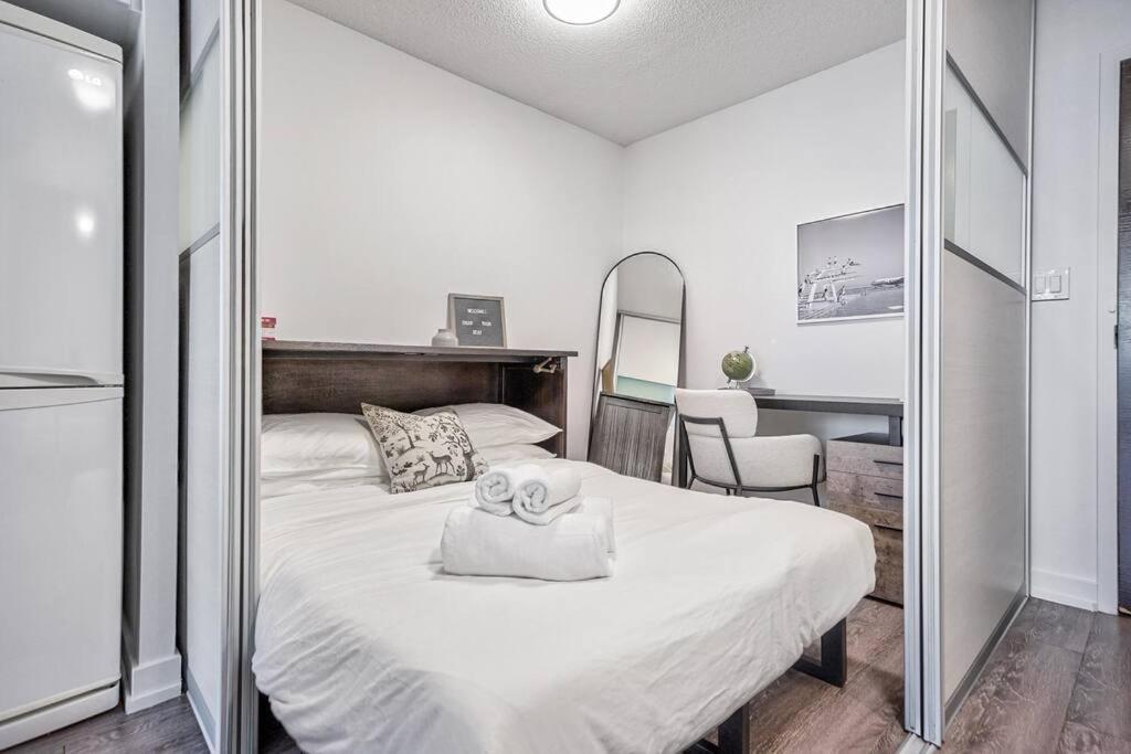 Designer 2br Downtown Condo, Rogers Center Apartment Toronto