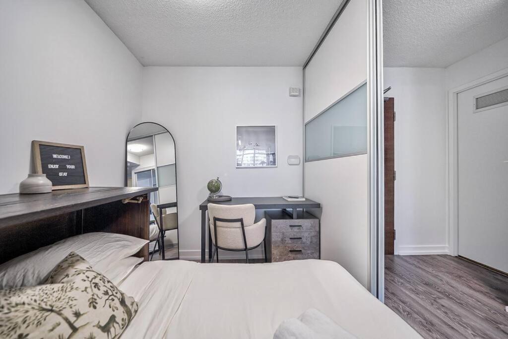 Apartment Designer 2br Downtown Condo, Rogers Center Toronto
