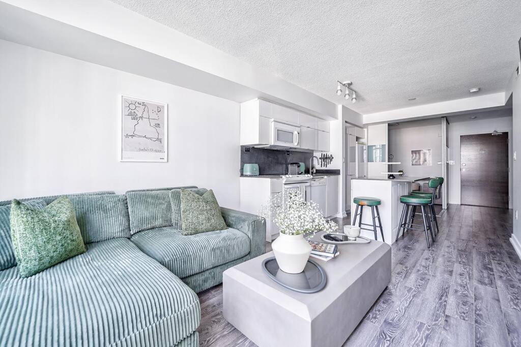 Designer 2br Downtown Condo, Rogers Center