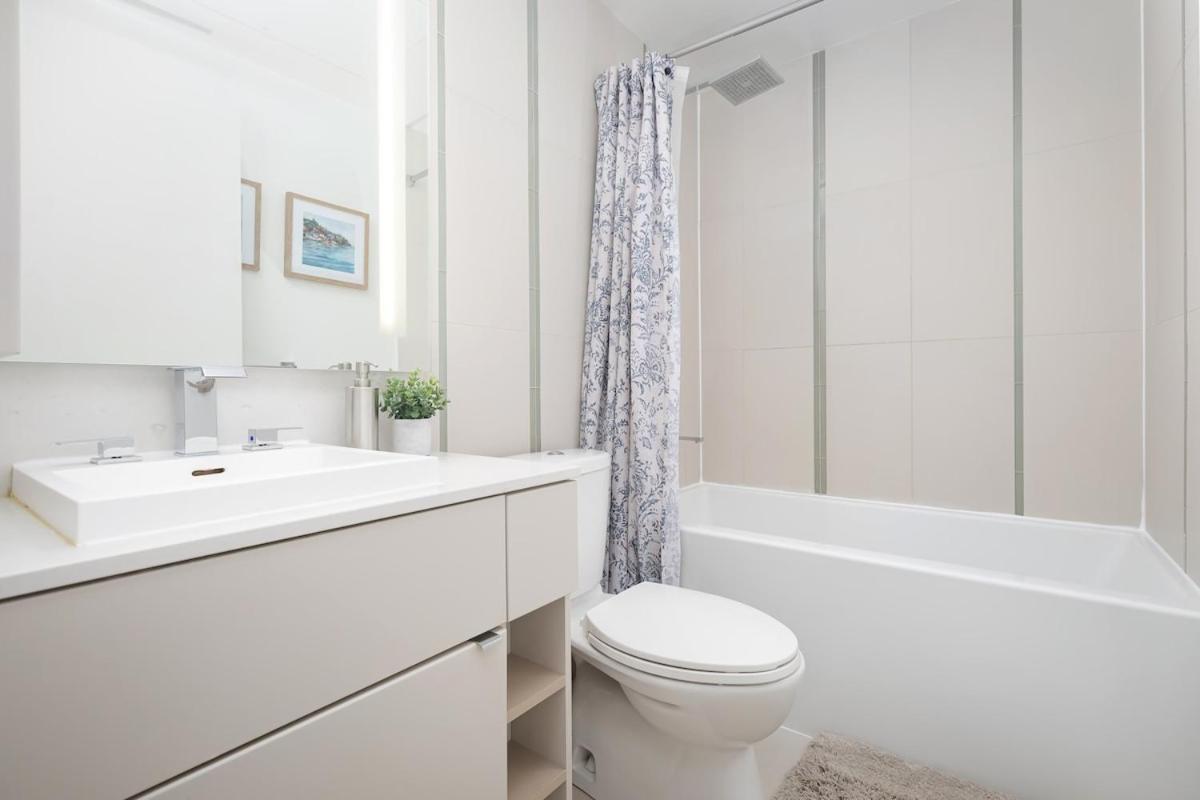 Apartment 1bd Amazing Views - Steps To Rogers Centre And Cn Tower!