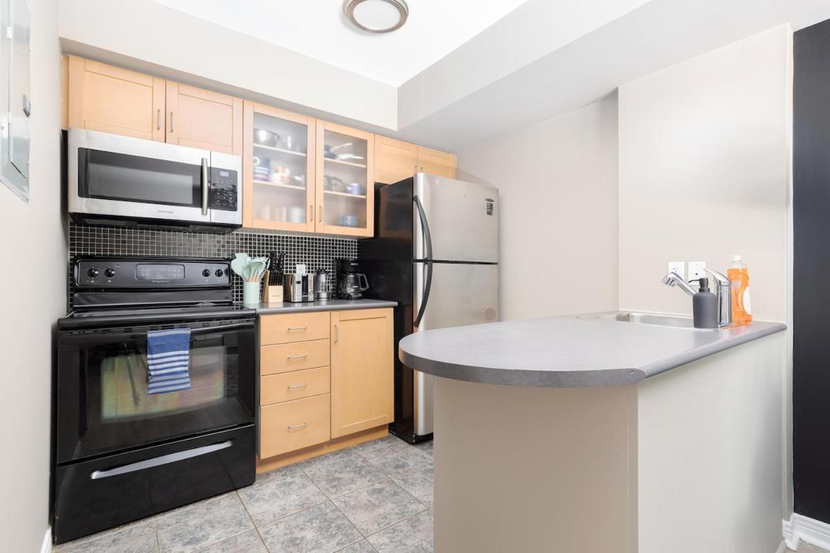 1bd Townhome Walk To Lake! *