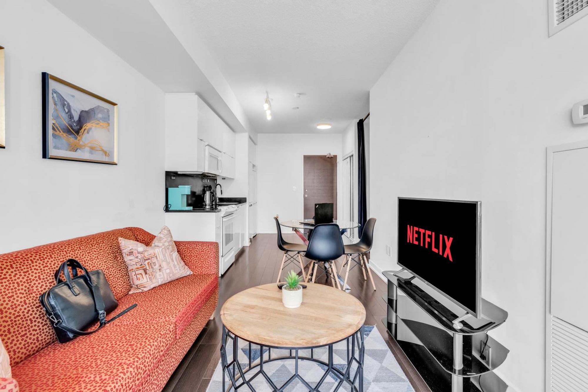 View - 1 Free Parking Apartment *