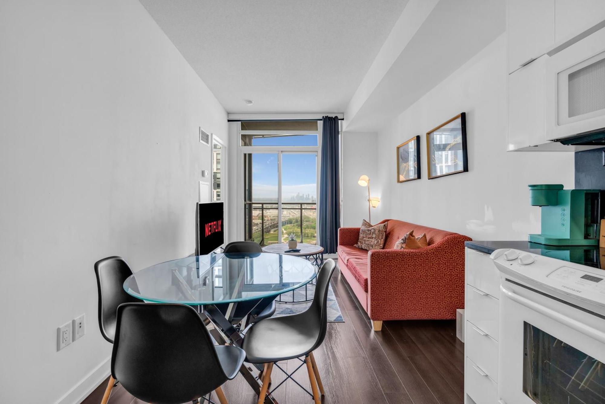 View - 1 Free Parking * Toronto