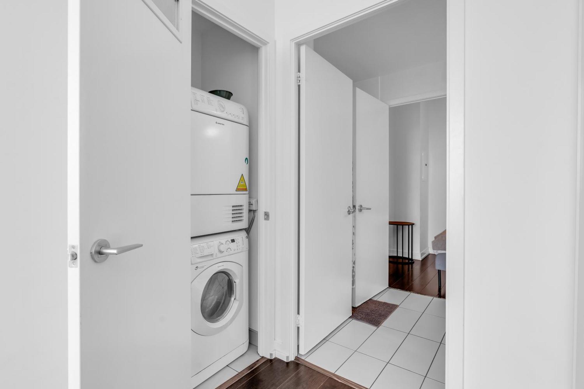 View - 1 Free Parking Apartment