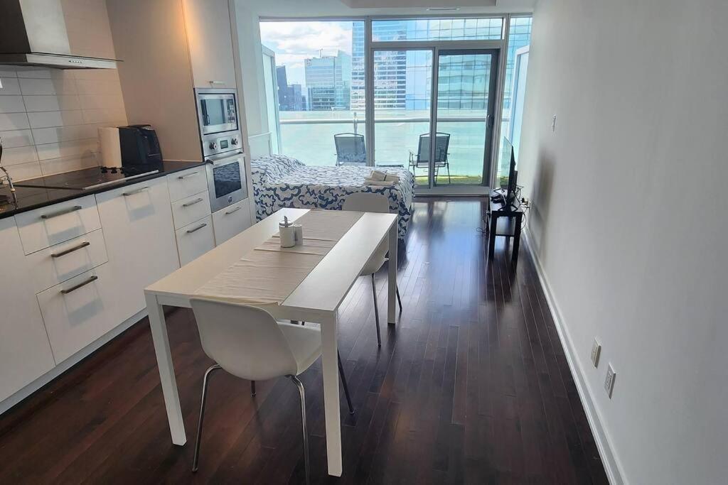 Modern High Floor ,cn Tower, Scotiaarena *