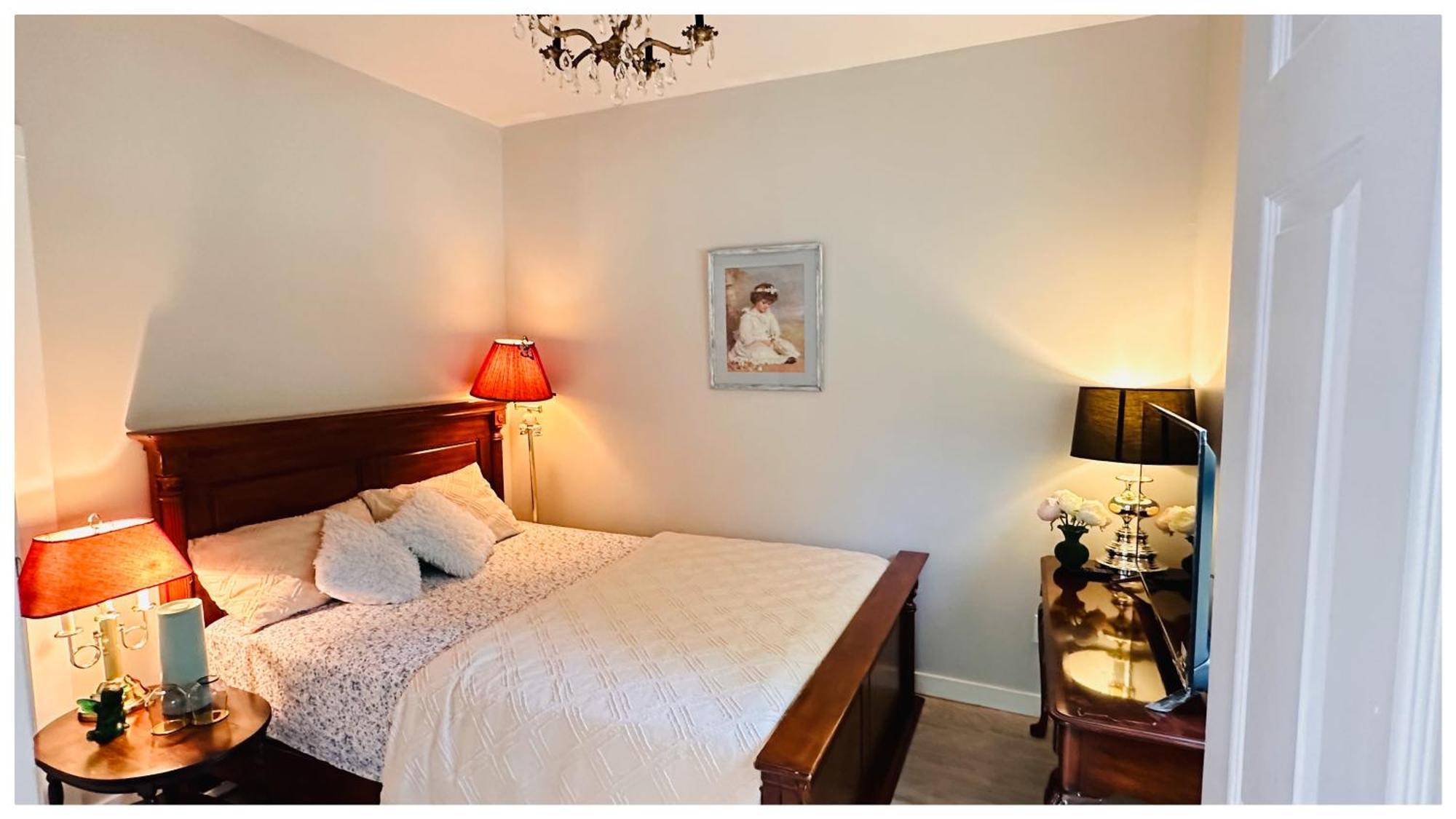 The - Private Cozy 1 Bhr On Main Floor