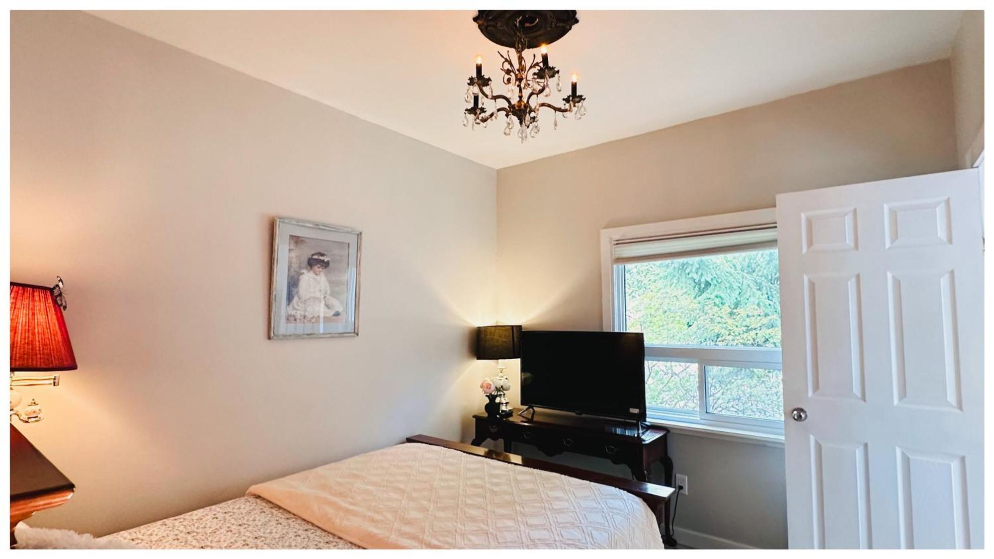 Homestay The - Private Cozy 1 Bhr On Main Floor *