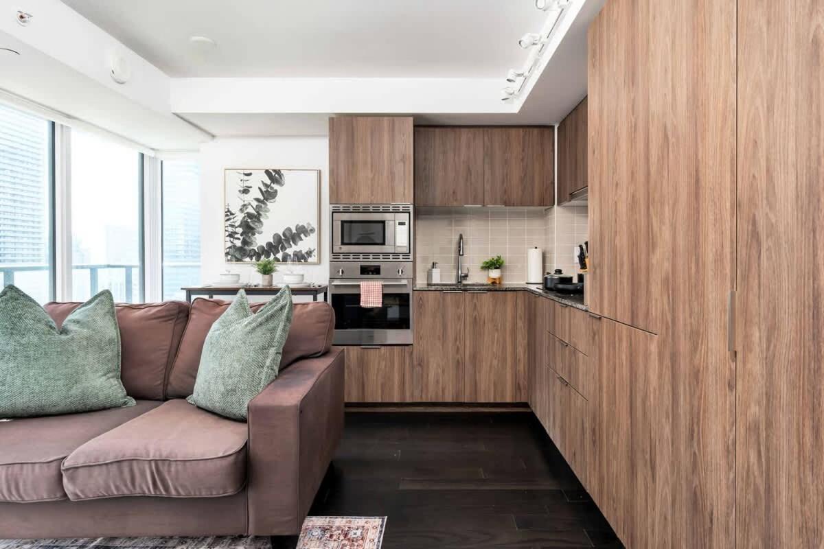 Easy Access 1br On Bay Street Apartment