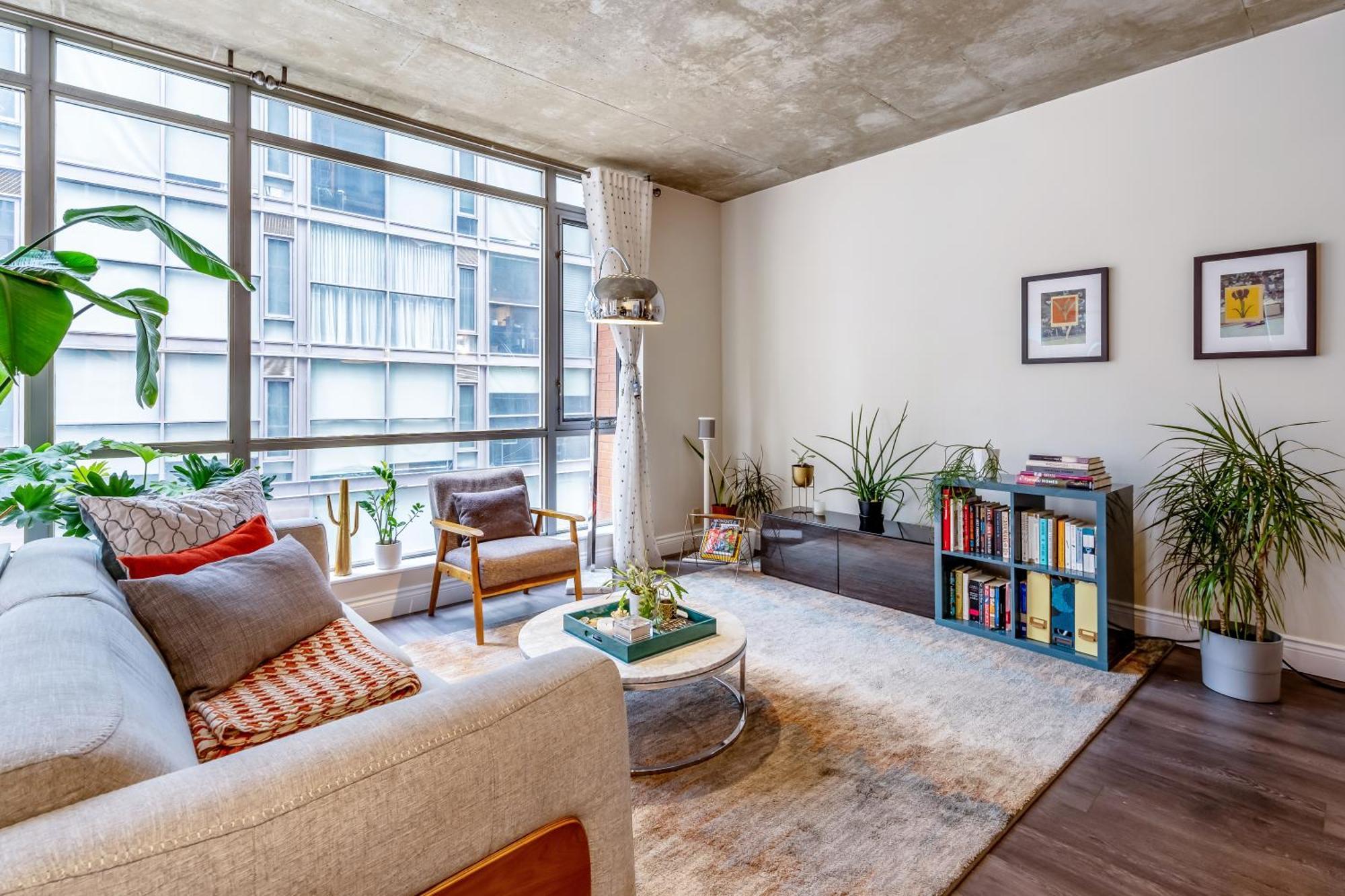 Apartment Spacious Corner Downtown Toronto