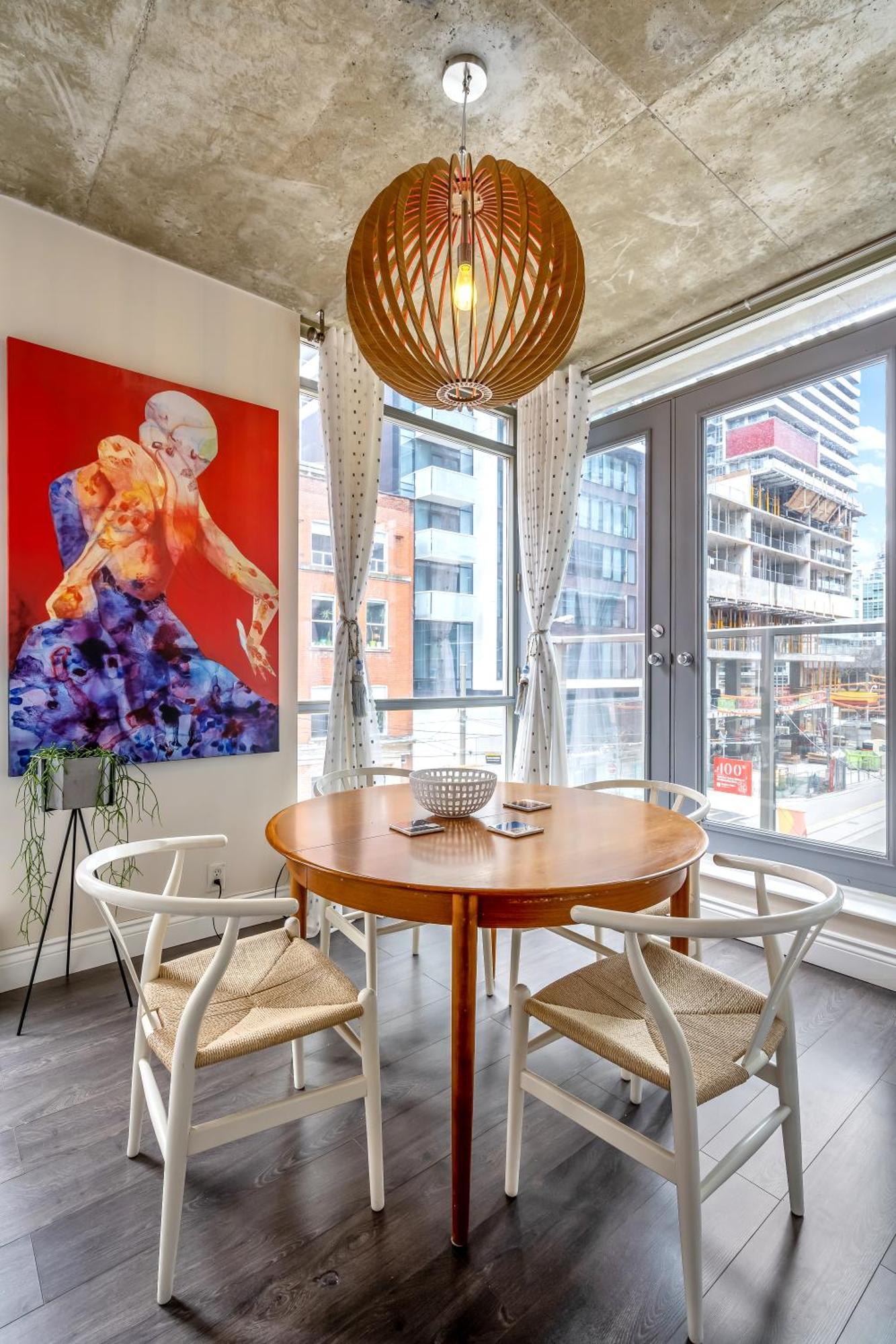 Spacious Corner Downtown *