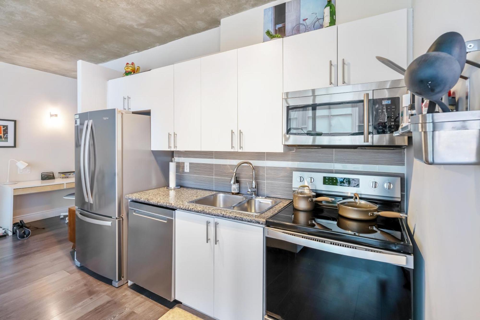 Apartment Spacious Corner Downtown