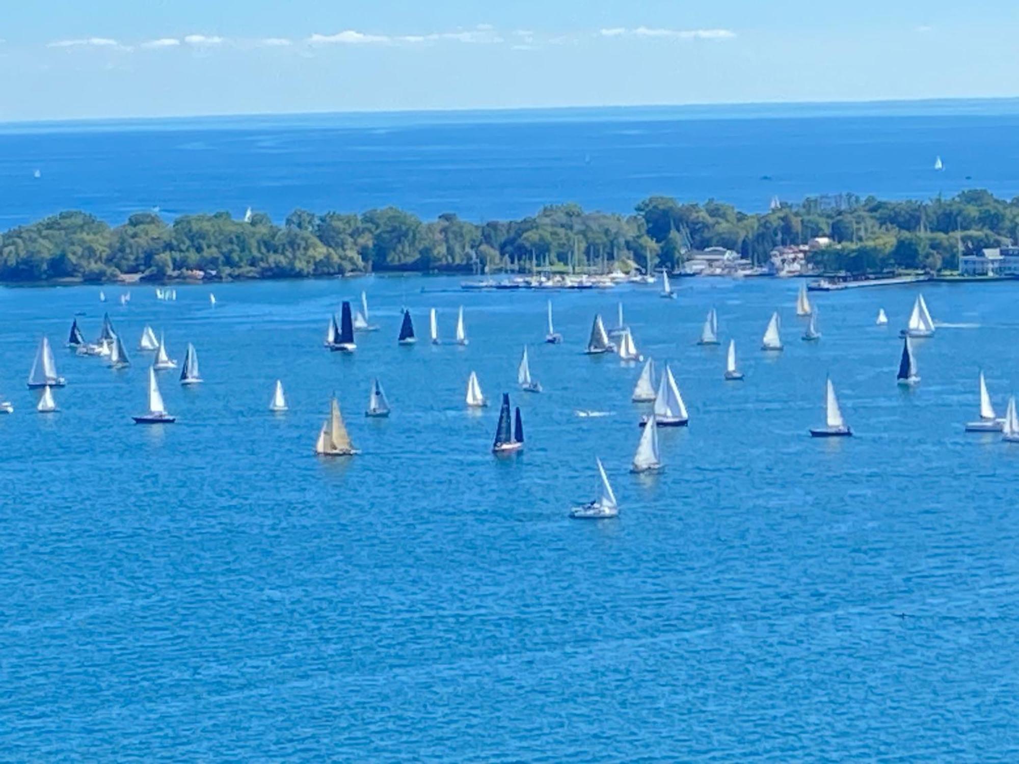 Million Dollar Lake-view - Harbourfront Spacious 2 Bedroom- 2 Bathroom Across The Lake With Stunning Lake View With Free Parking! Toronto