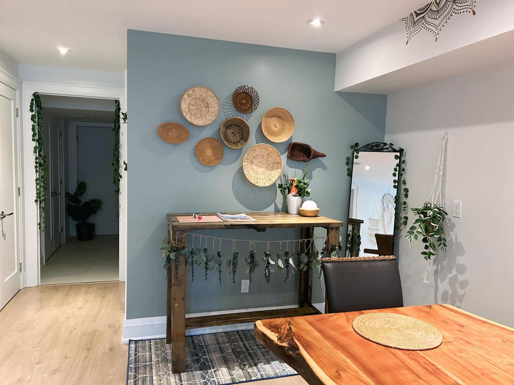 Apartment Boho-chic Spacious Basement Toronto