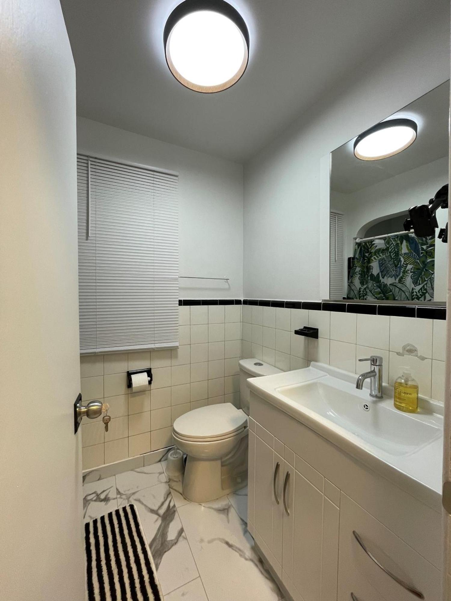 Full Bed In A - Midtown Guest house