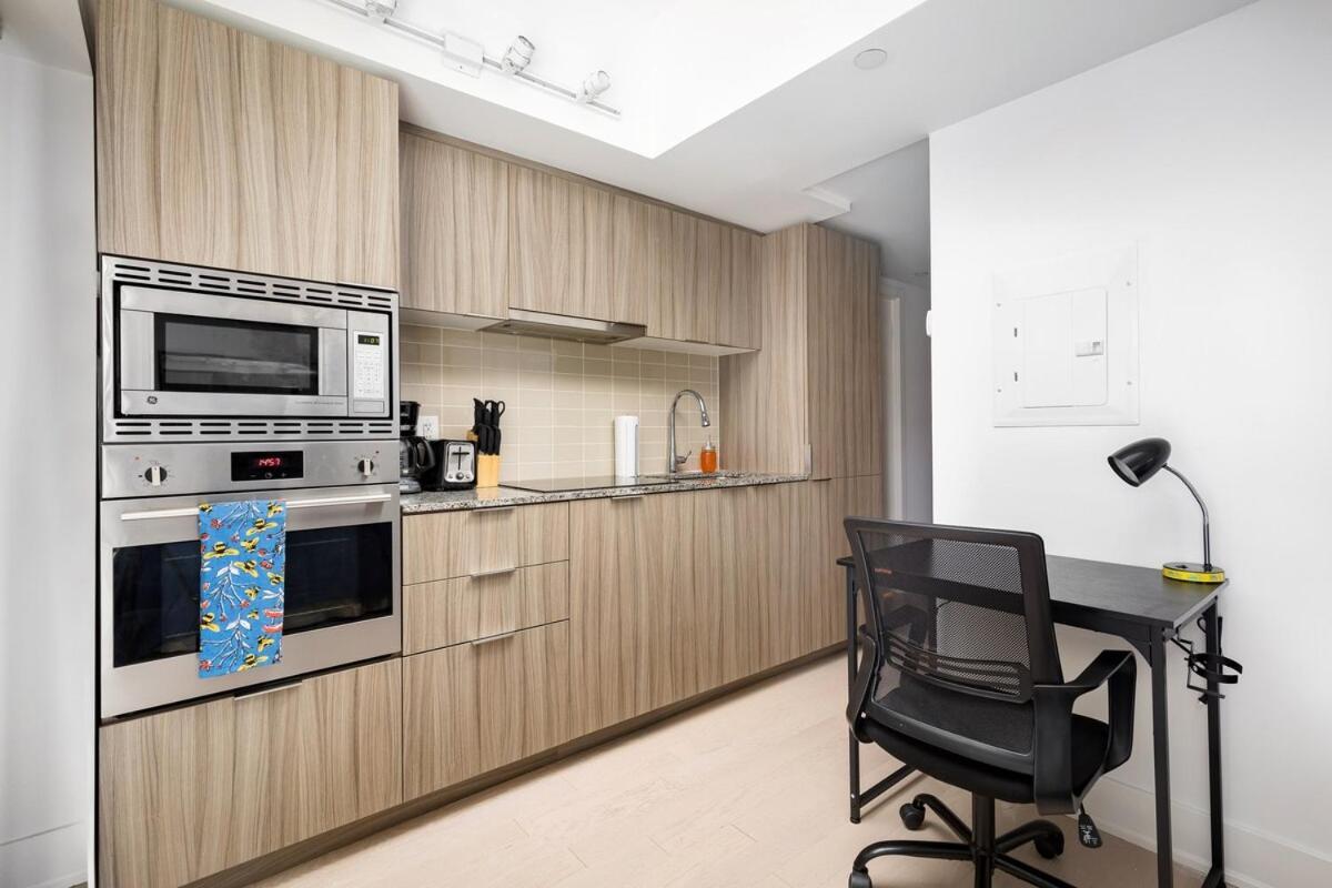 Modern Micro In Heart Of Downtown * Toronto