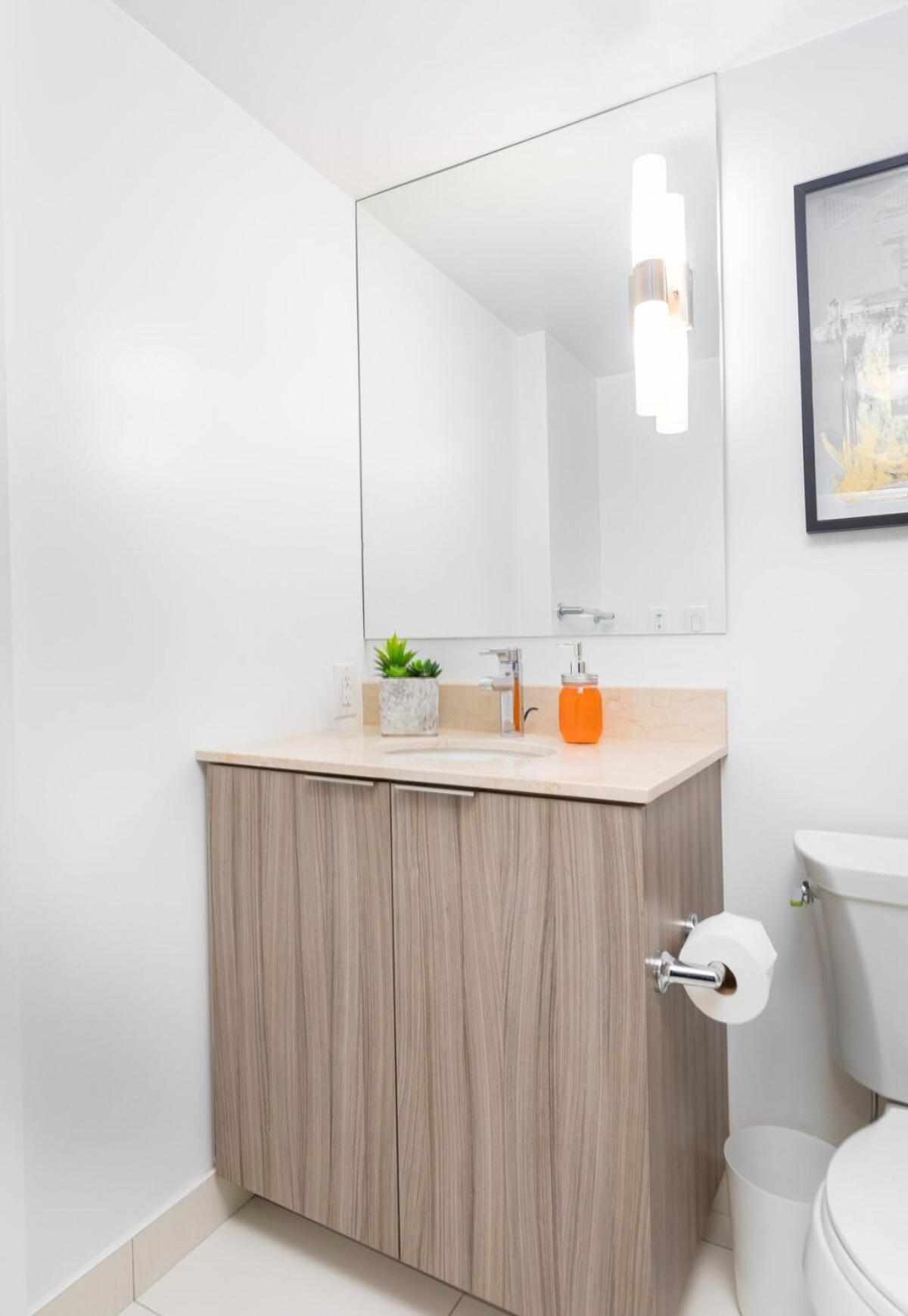 Modern Micro In Heart Of Downtown Holiday home Toronto