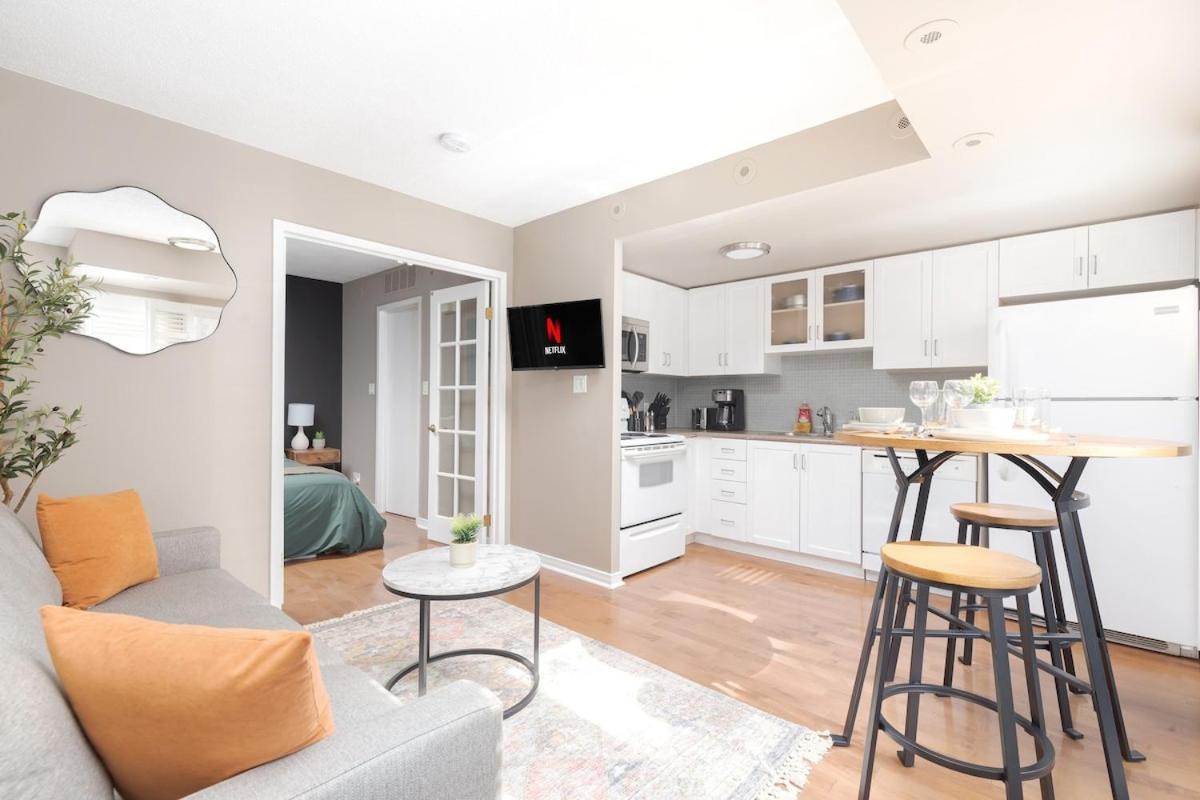 Comfy Liberty Village 1bd Steps From King St Holiday home