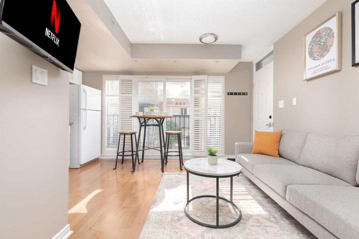 Comfy Liberty Village 1bd Steps From King St Holiday home