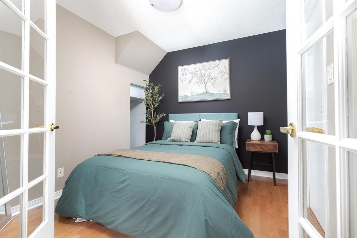 Comfy Liberty Village 1bd Steps From King St *