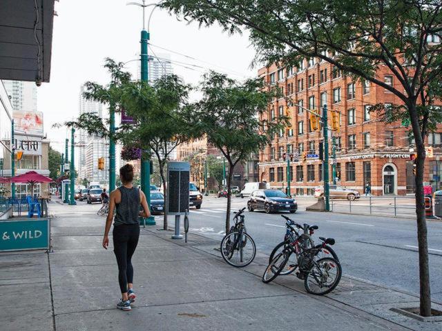 Spacious Corner Downtown Apartment Toronto