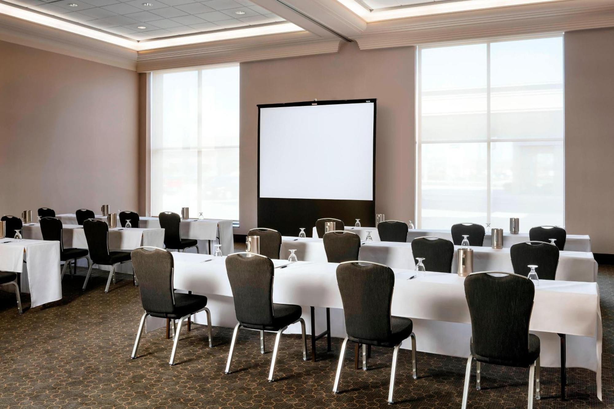 Sheraton Airport & Conference Centre Hotel