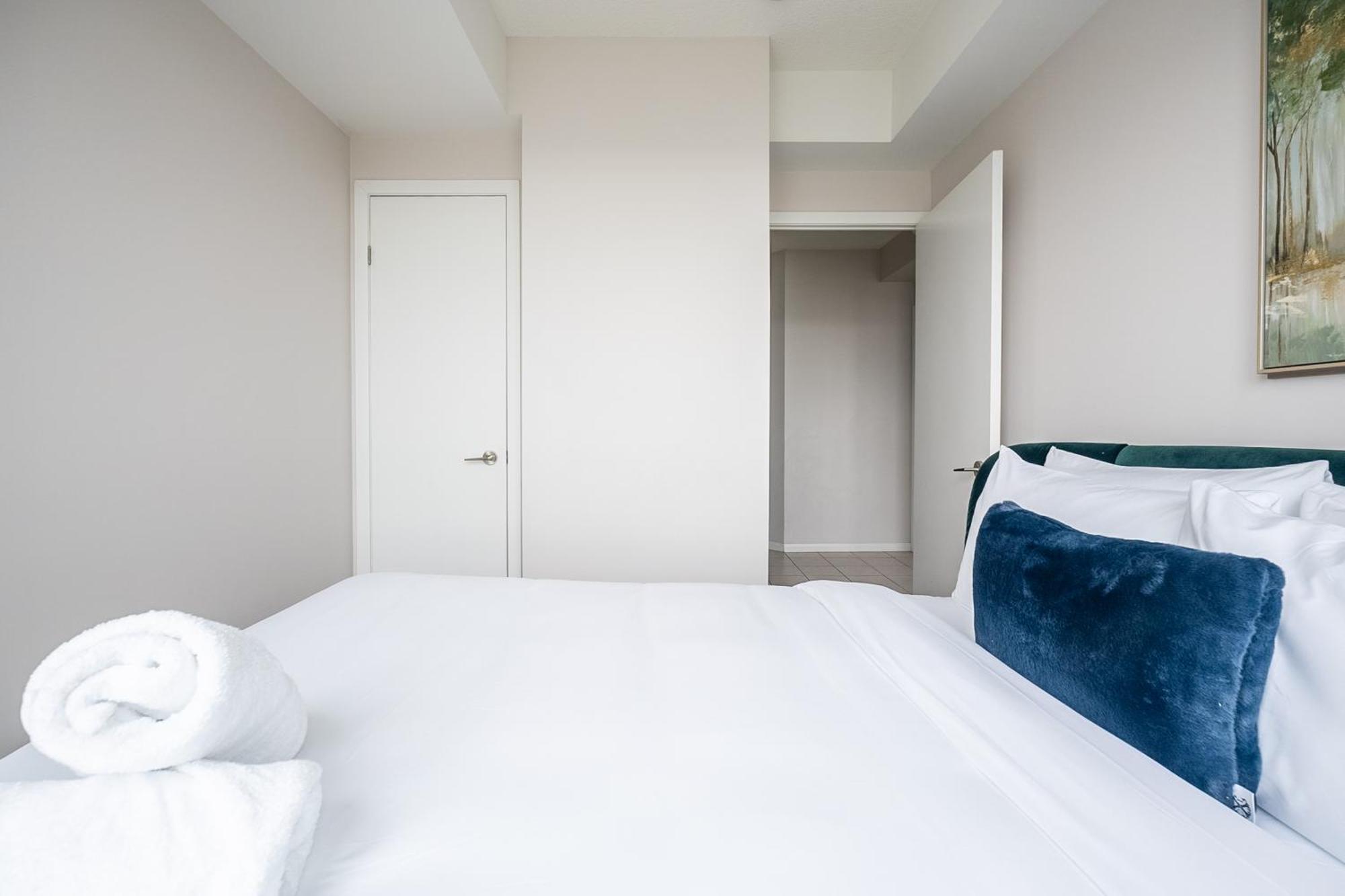 Rivetstays- The Neptune I Toronto