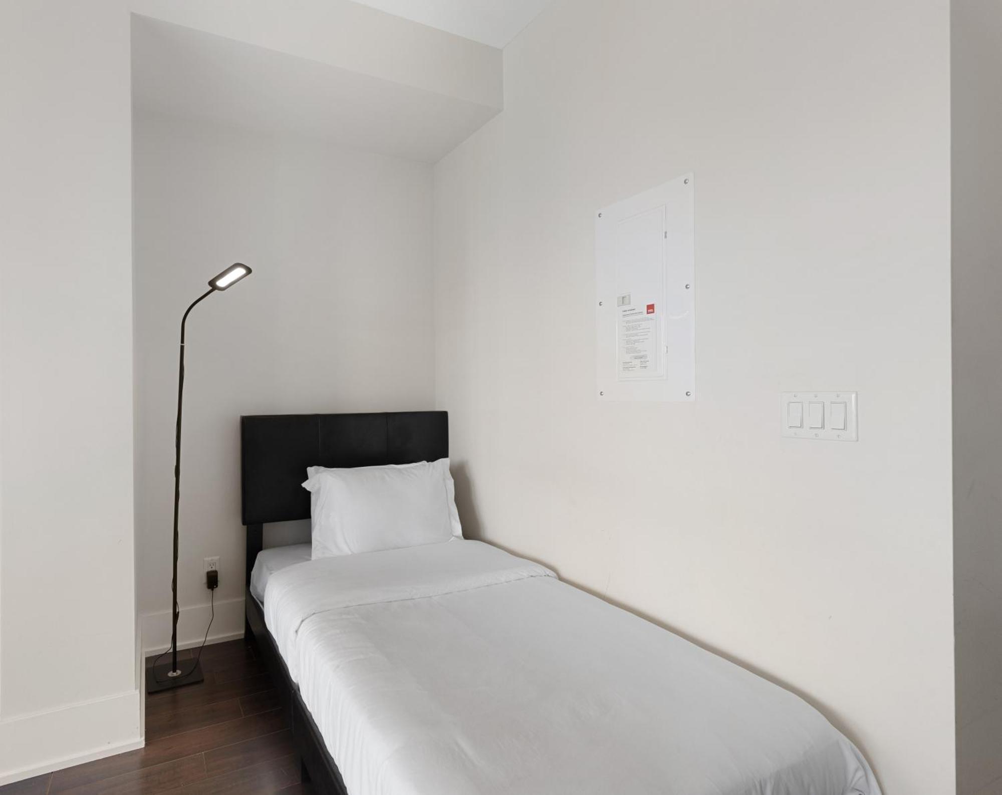 Executive Suite-lakeview-free Parking * Toronto