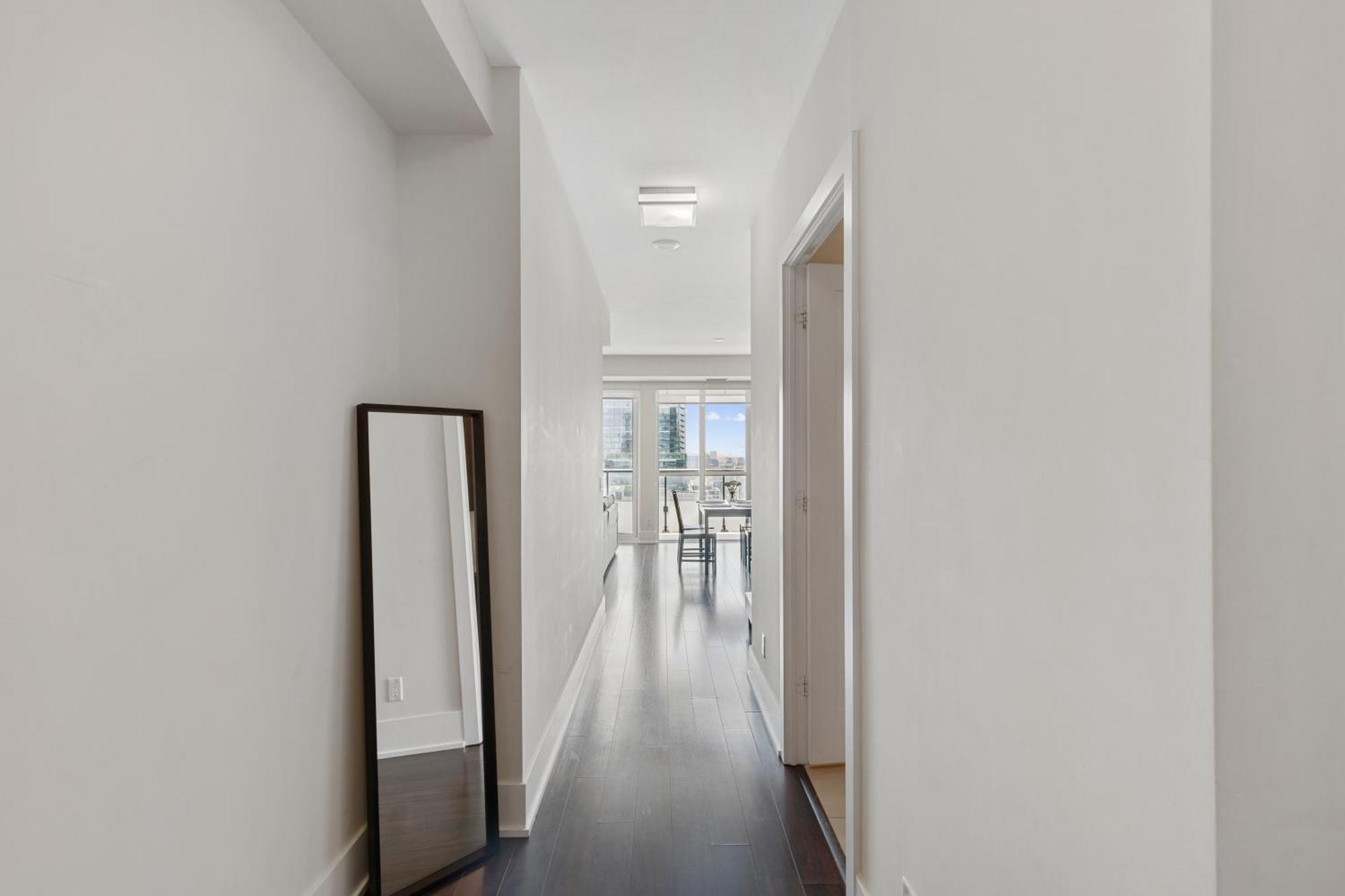 Executive Suite-lakeview-free Parking Toronto