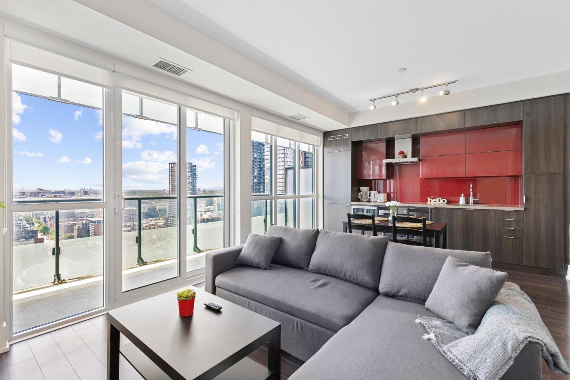 Executive Suite-lakeview-free Parking Toronto