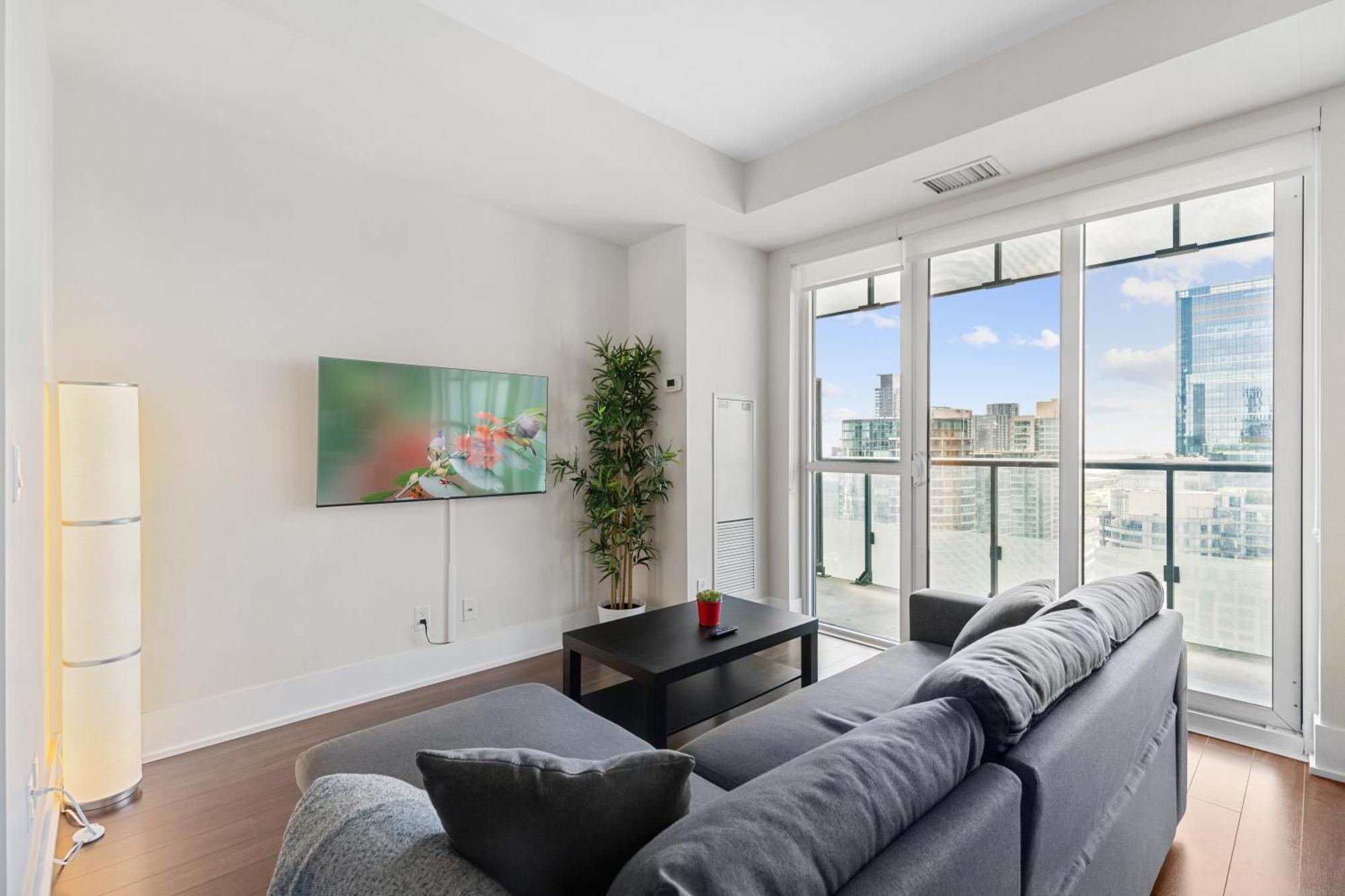 Executive Suite-lakeview-free Parking * Toronto