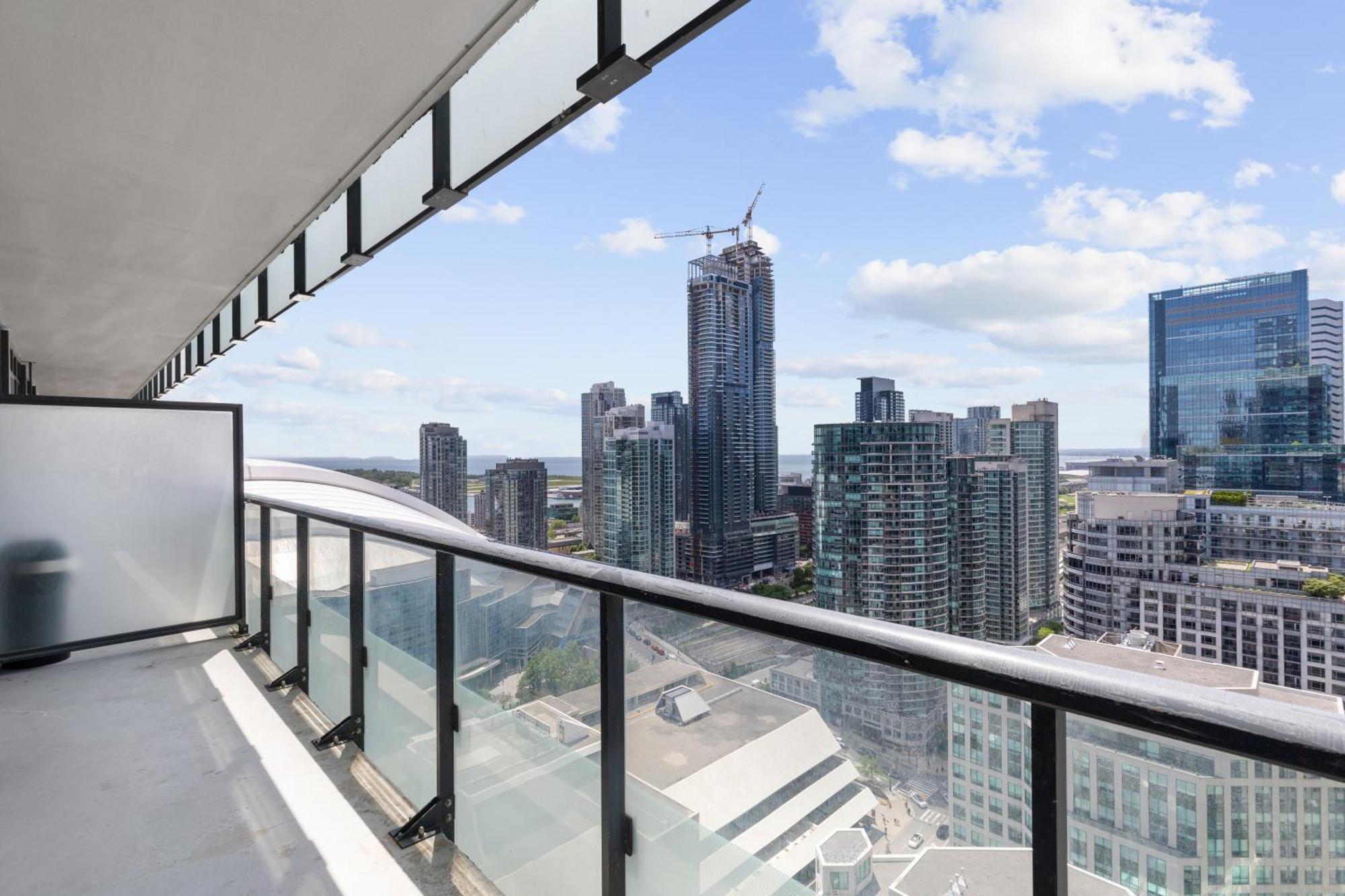 Executive Suite-lakeview-free Parking *