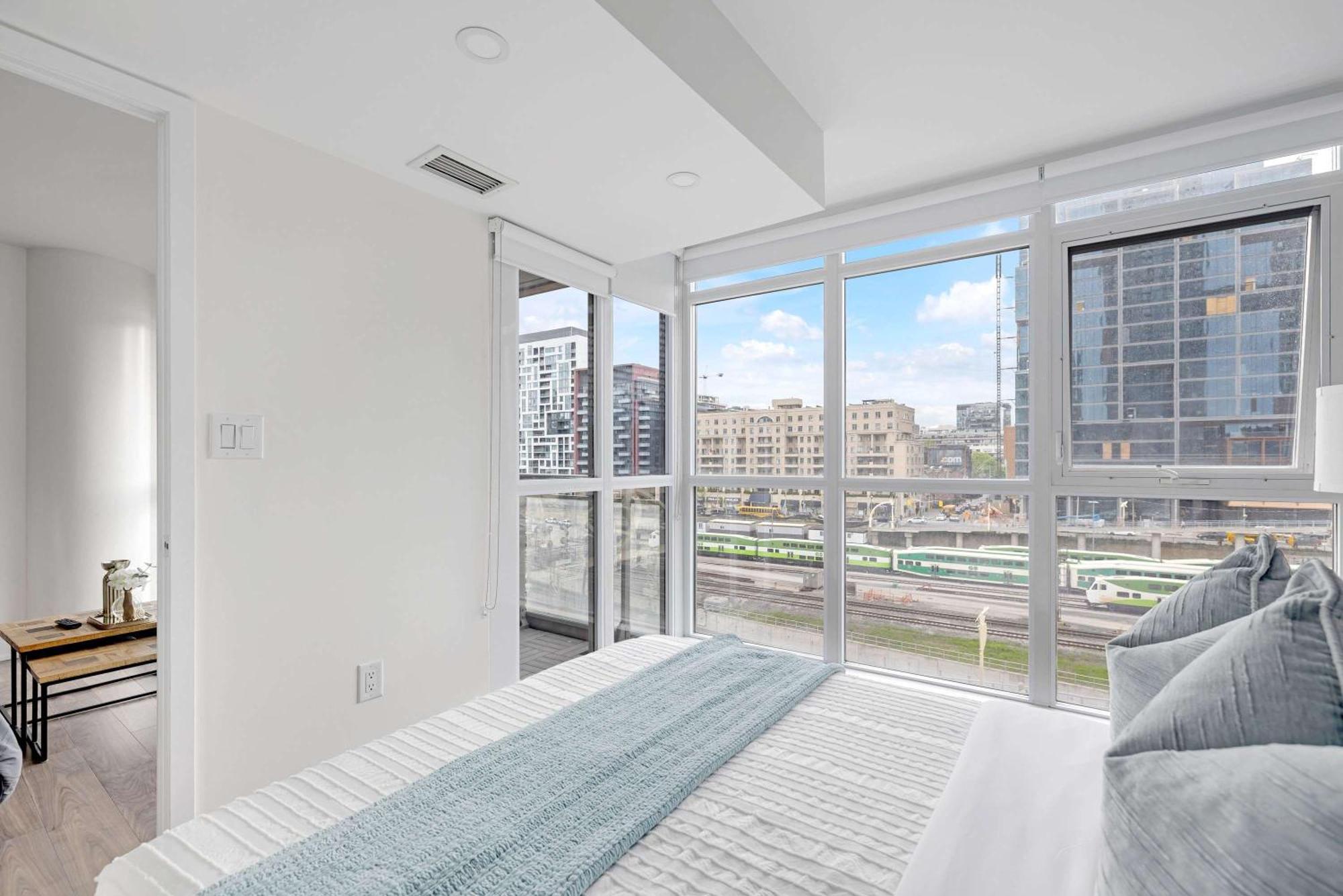 Downtown Oasis Location & Free Parking Apartment