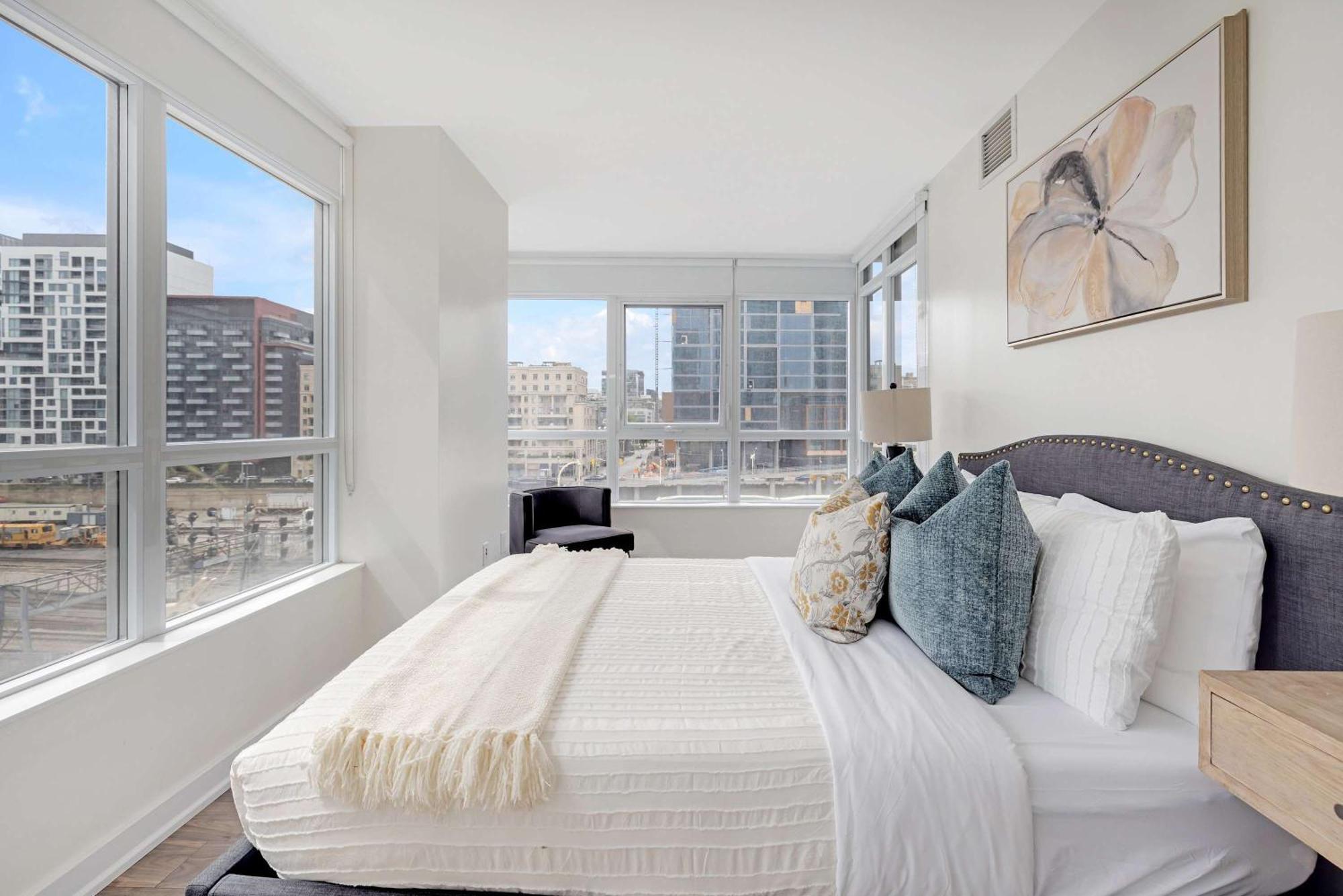 Downtown Oasis Location & Free Parking Apartment *