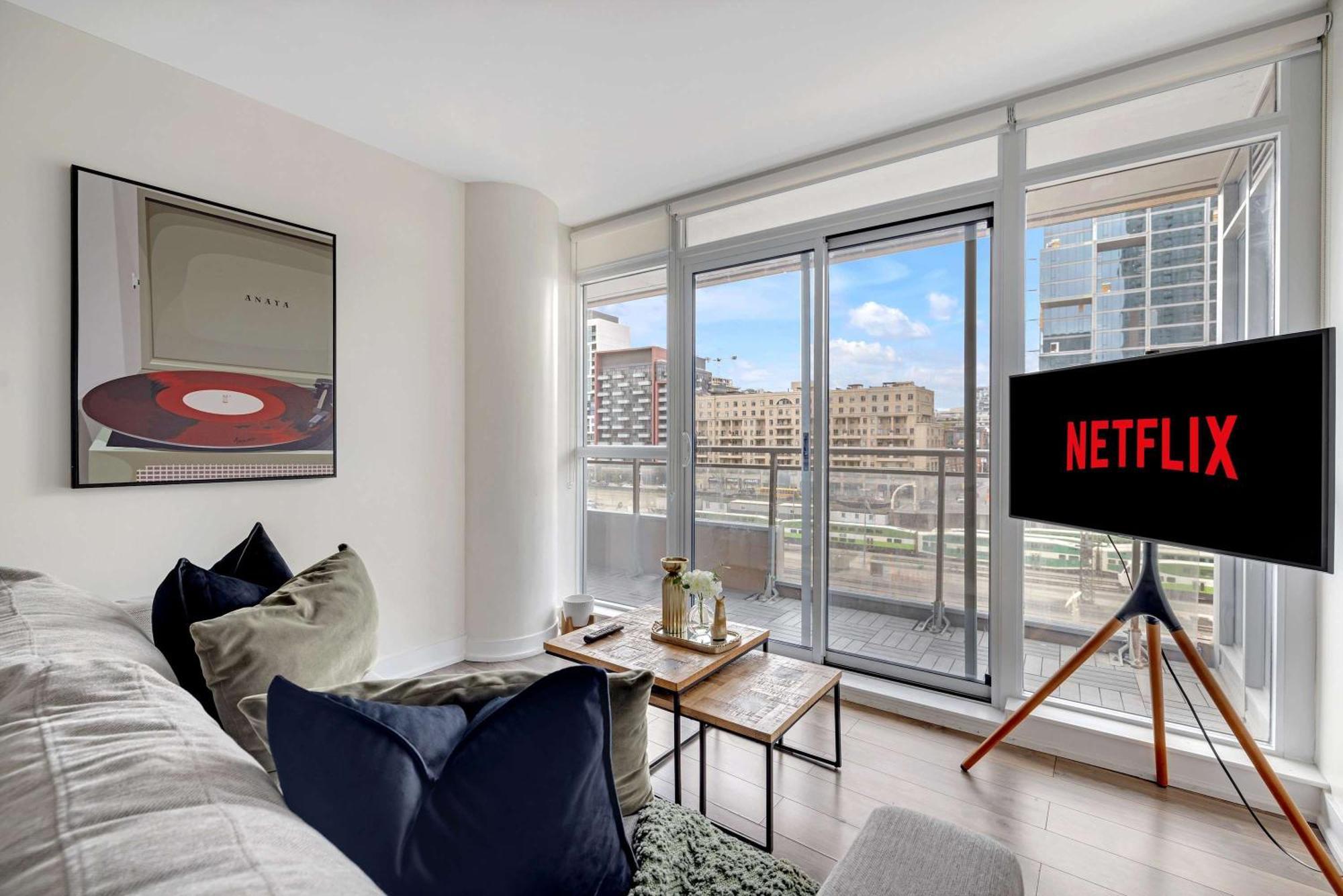 Downtown Oasis Location & Free Parking * Toronto