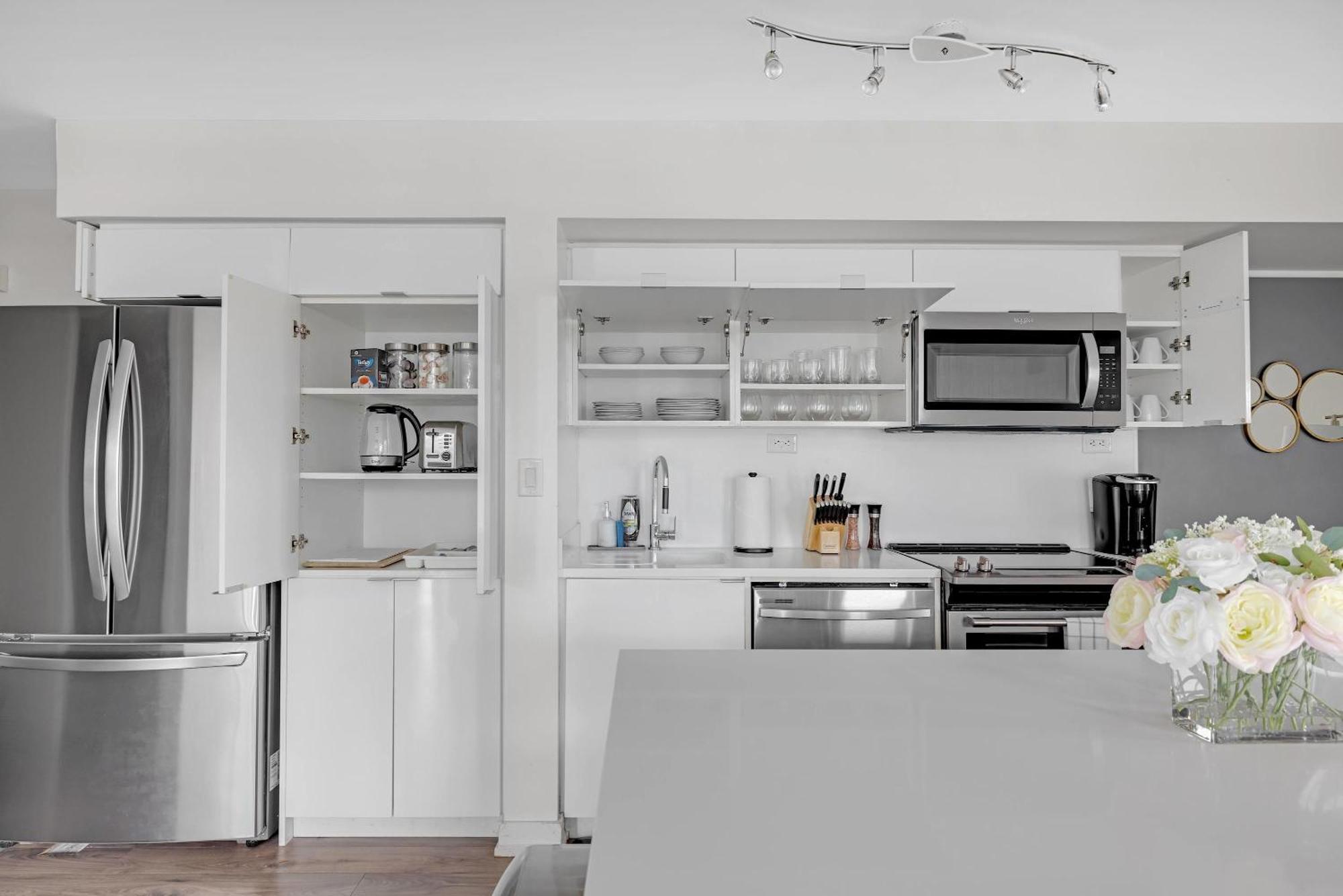 Downtown Oasis Location & Free Parking Apartment