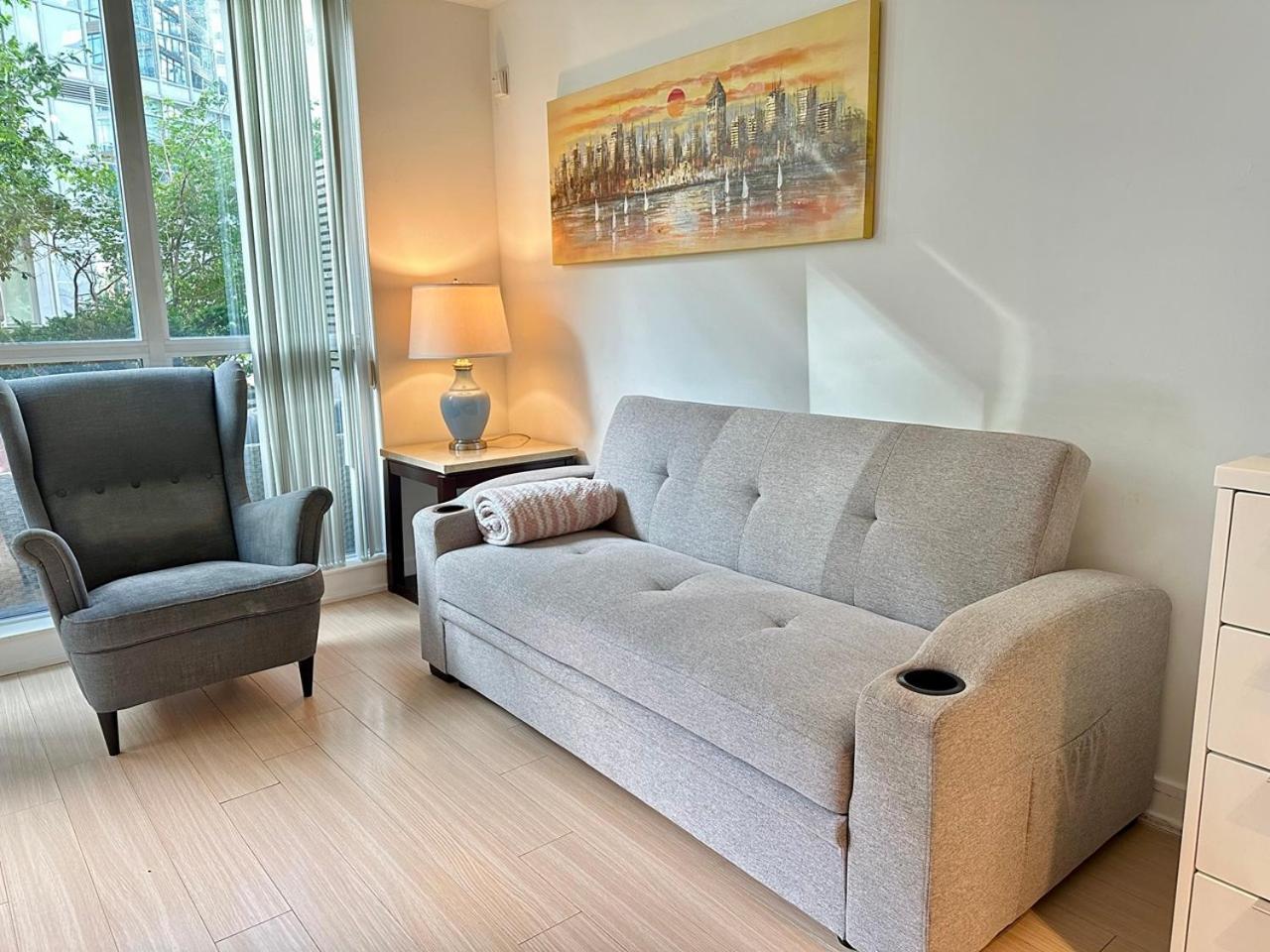 Cozy 1bdrm With Bunk Bed Sofabed With Terrace & Parking Apartment Toronto