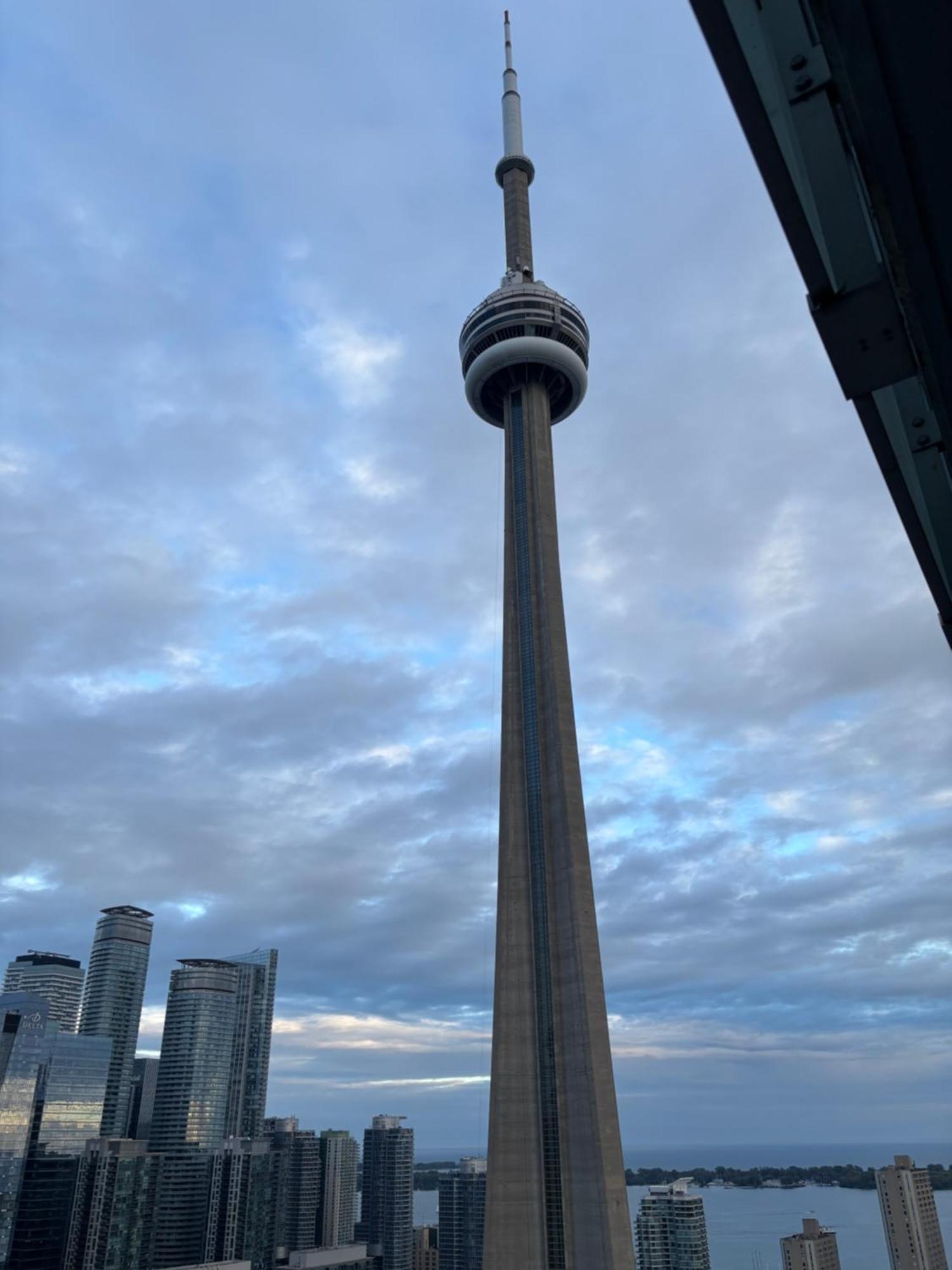 Cn Tower With Free Parking *