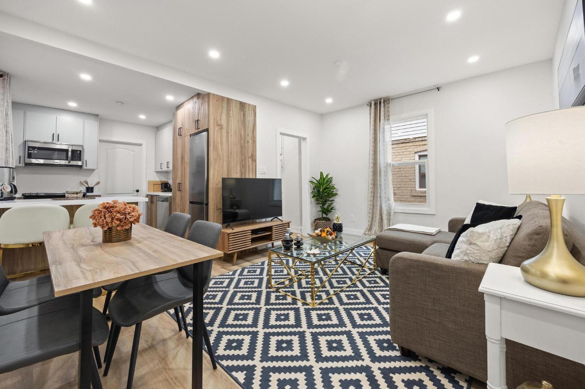 Private House With Parking & Steps To Subway Toronto