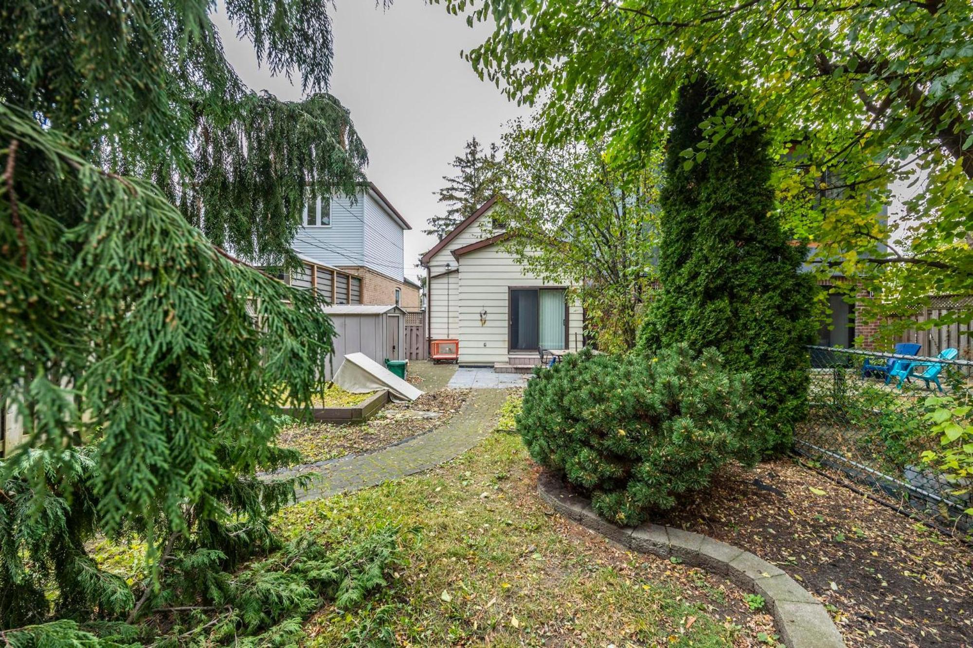 Private House With Parking & Steps To Subway